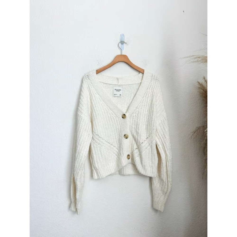 Abercrombie & Fitch white Ribbed Short knit Cardigan size M